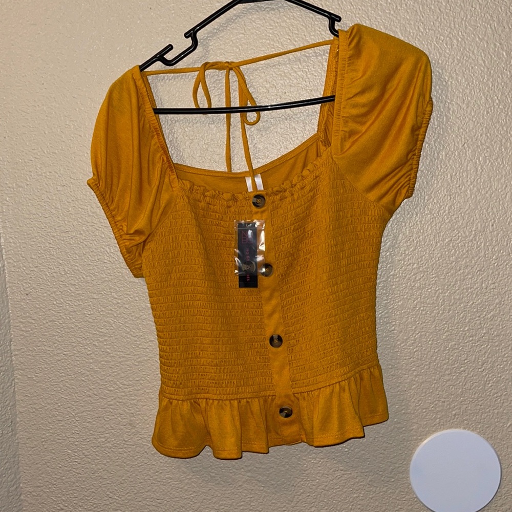NWT Yellow No Boundaries crop top- medium